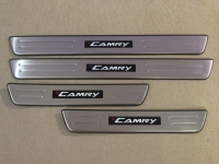 Светодиодные накладки на пороги Toyota Camry 2012-2015