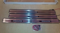 Светодиодные накладки на пороги Volkswagen Tiguan 2008- тип 2