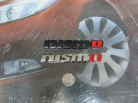 Алюминиевый шильдик с клеевой основой Nismo для автомобилей Nissan