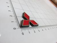 Эмблема шильдик логотип Mitsubishi красный на багажник, решетку 34x30 мм 