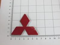 Эмблема шильдик логотип Mitsubishi красный на багажник, решетку 62x57 мм