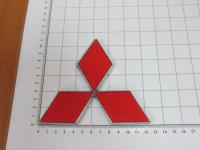 Эмблема шильдик логотип Mitsubishi красный на багажник, решетку 125x113 мм