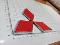Эмблема шильдик логотип Mitsubishi красный на багажник, решетку 125x113 мм