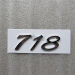Эмблема шильдик на багажник 718 Porsche хром 78x26 мм