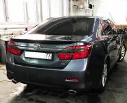 Спойлер лип под эмблему на багажник Toyota Camry 50 55 2011-2017 черный глянец