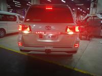 Накладка на заднюю дверь Land Cruiser 200 2016+ с подсветкой 2 режима белый и красный