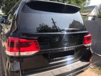 Спойлер Wald под стекло Toyota Land Cruiser 200 2012-2020 черный глянец