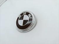 Эмблема с подиумом хром на багажник черно/белый BMW X6, X5, X3 100 мм 51147157696 22405910