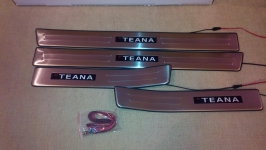 Светодиодные накладки на пороги Nissan Teana 2008 - 2011